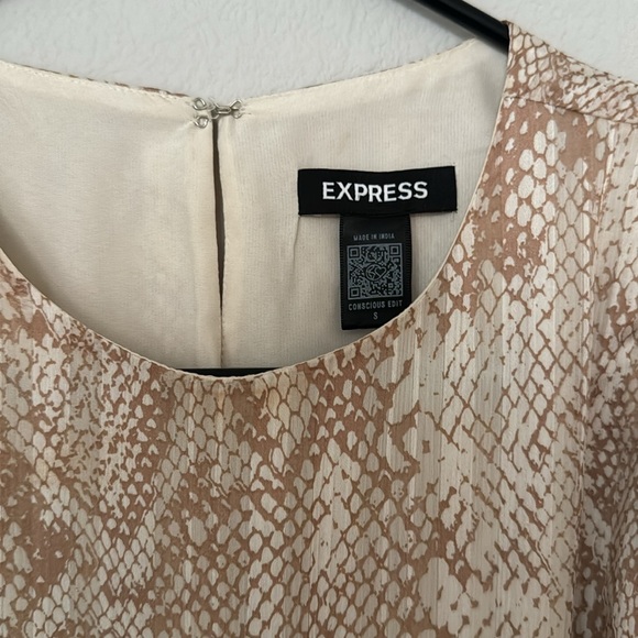 Express Patterned Blouse - Picture 2 of 5